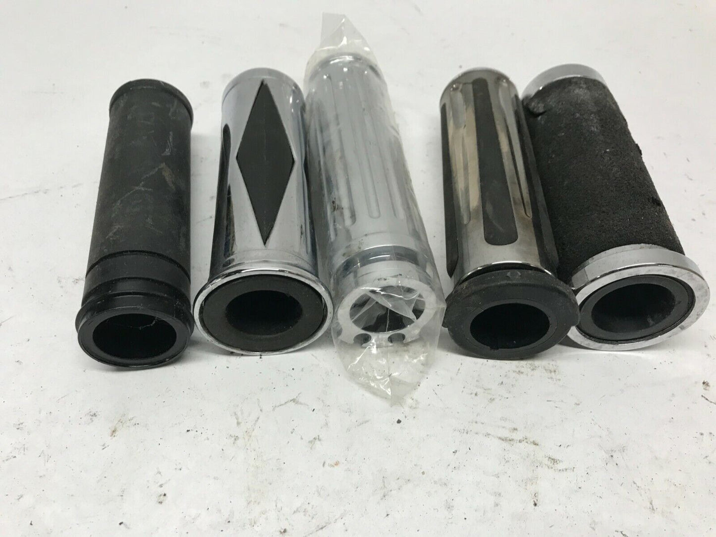 Mixed Lot of Harley-Davidson Handlebar Grips Throttle Chrome Diamond Ribbed