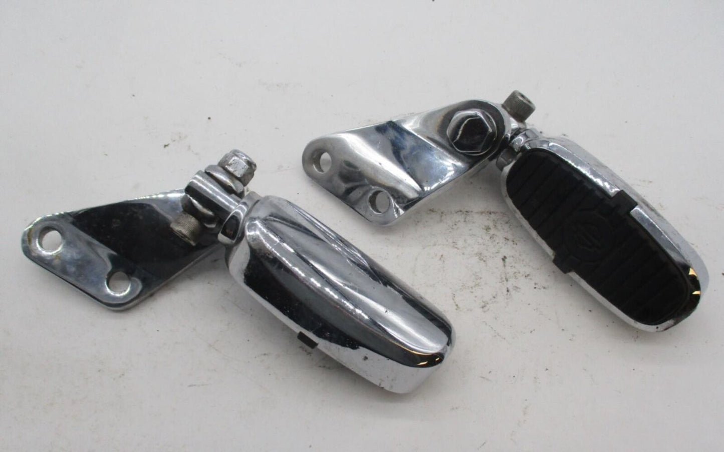 Harley Davidson Chrome Passenger Footpegs & Mounting Brackets