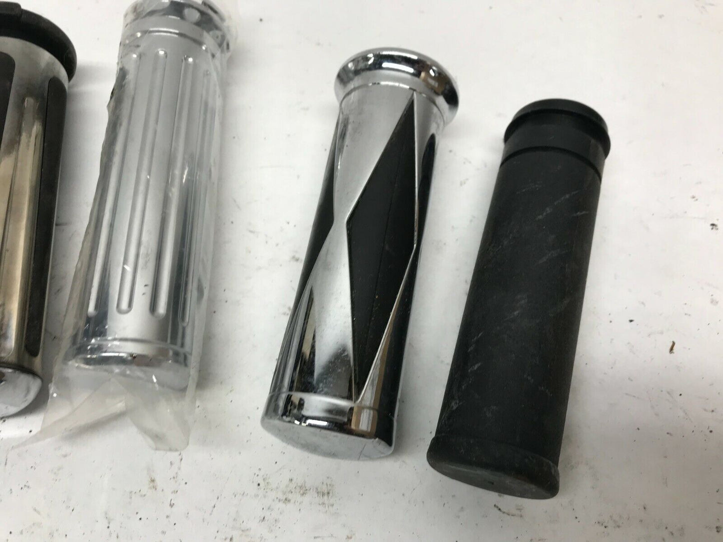 Mixed Lot of Harley-Davidson Handlebar Grips Throttle Chrome Diamond Ribbed