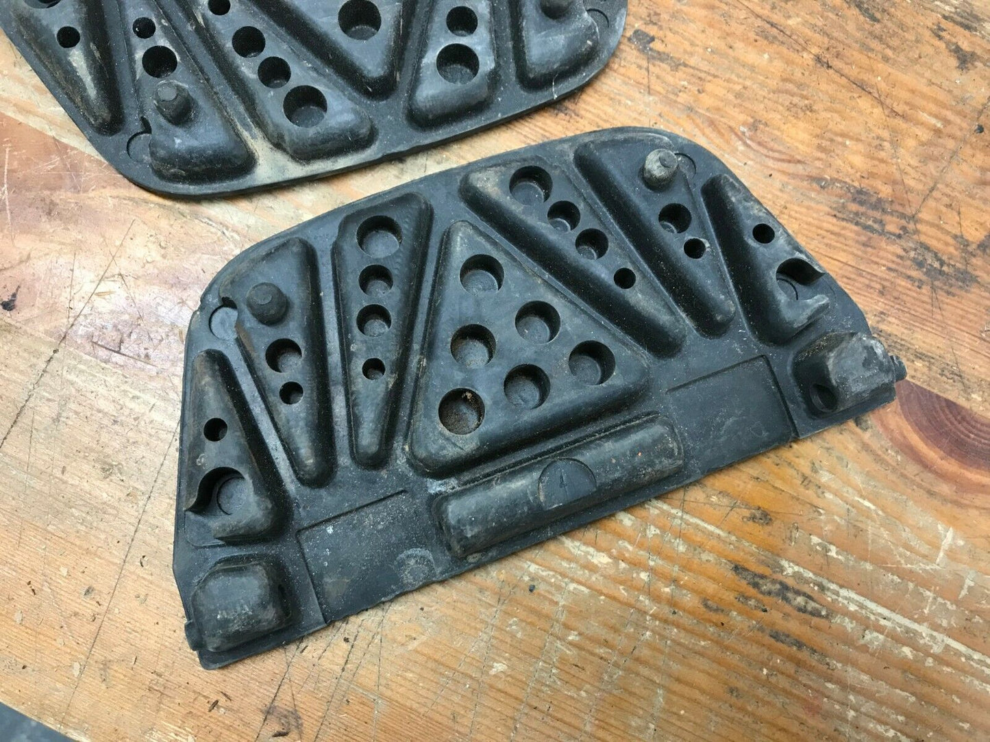 HARLEY DAVIDSON FL FLH Passenger TOURING Floor board Rubber INSERTS