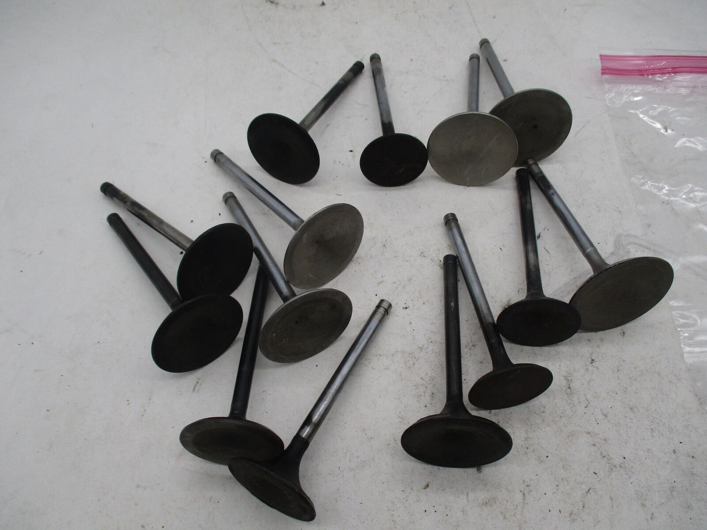 Mixed Lot of Harley Davidson Performance Engine Motor Intake and Exhaust Valves