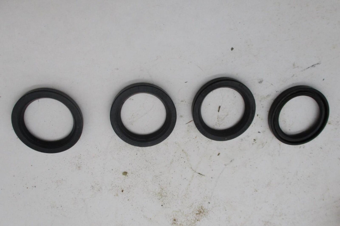 Lot of 4 CZ O-rings 6001736