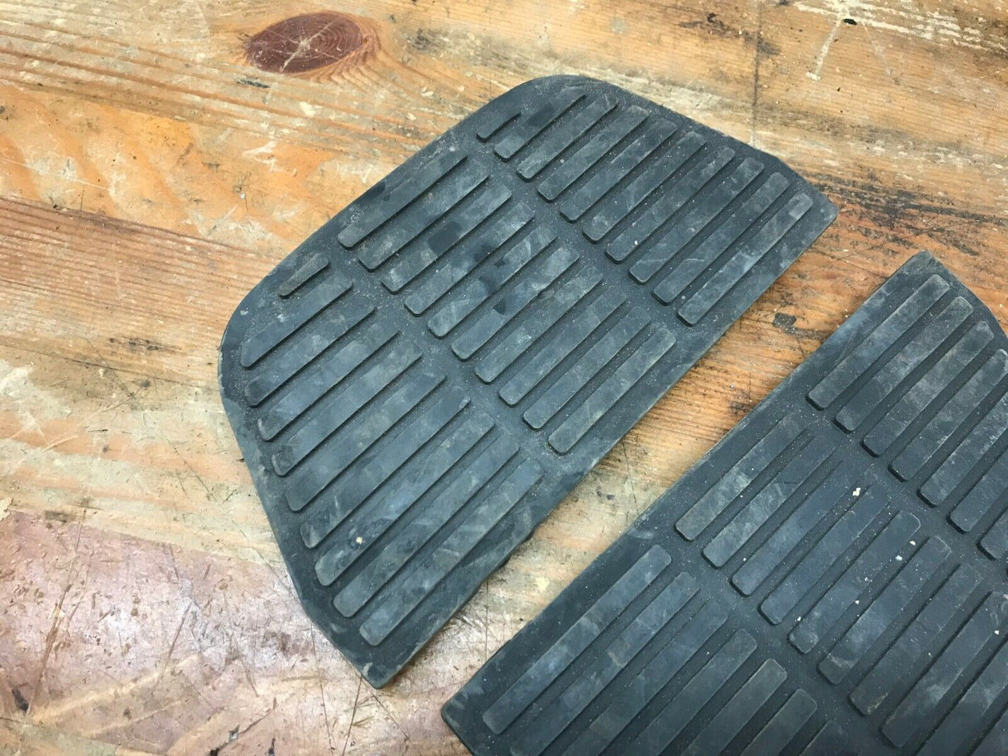 HARLEY DAVIDSON FL FLH Passenger TOURING Floor board Rubber INSERTS