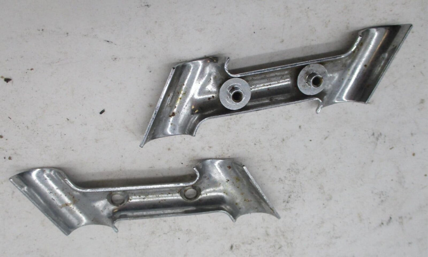 Harley -Davidson Right Side Rail Guard Clamp SET 90946-93 90935-93