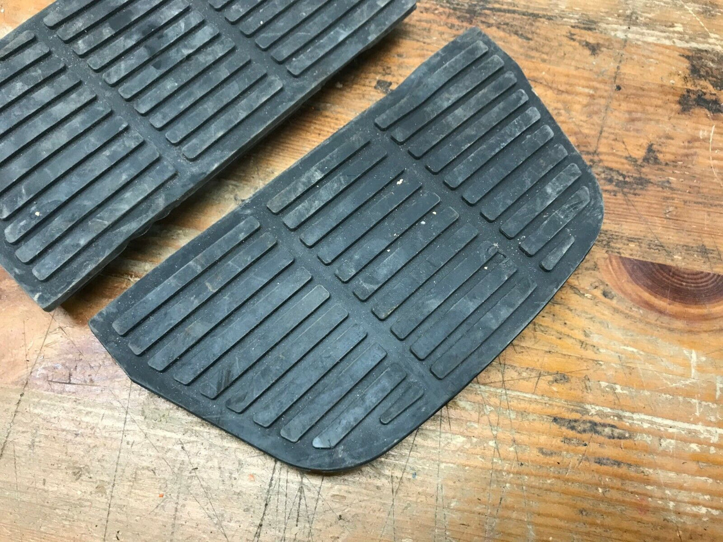 HARLEY DAVIDSON FL FLH Passenger TOURING Floor board Rubber INSERTS