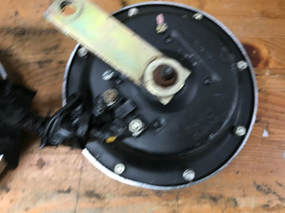 Lot of (2) ROOTS MEGASONIC HIGH TONE 395 HZ 12V HORN +LOW TONE 315 HZ 12V HORN