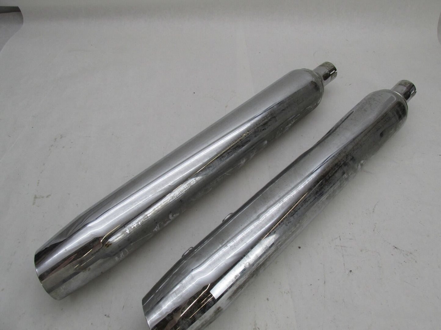 Pair of Harley Davidson Stock Touring Chrome Exhaust Mufflers 65547-07 65554-07