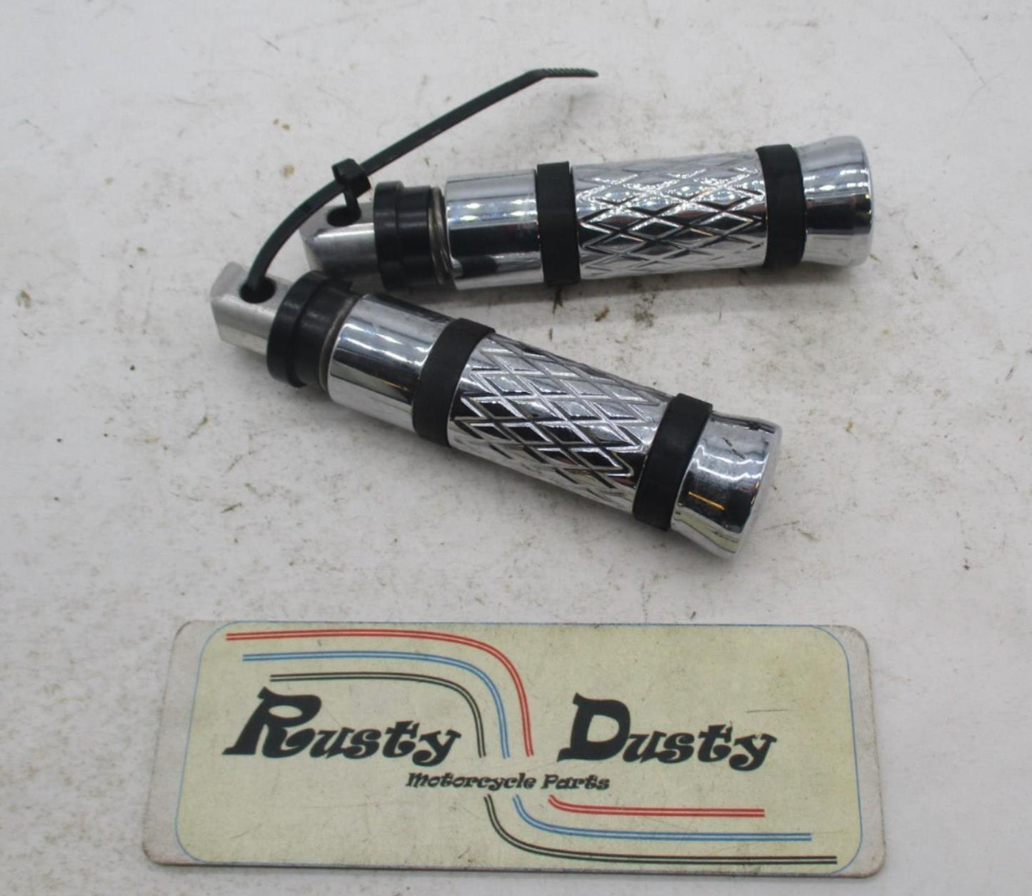 Pair of Harley Davidson Custom Style Chrome Diamond Pattern Round Pegs