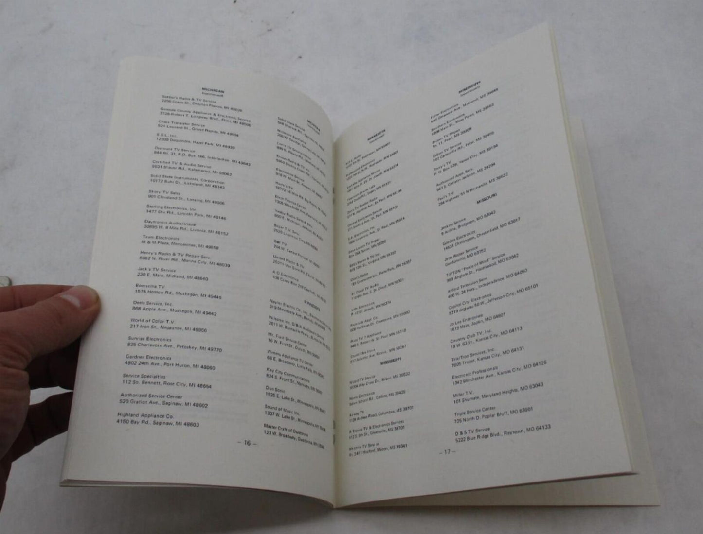 Vintage 1982 Samsung Electronics Sentinel Service Stations Book