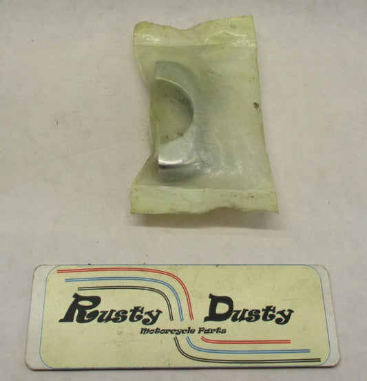 Harley Davidson Genuine Half Directional Clamp 56475-98