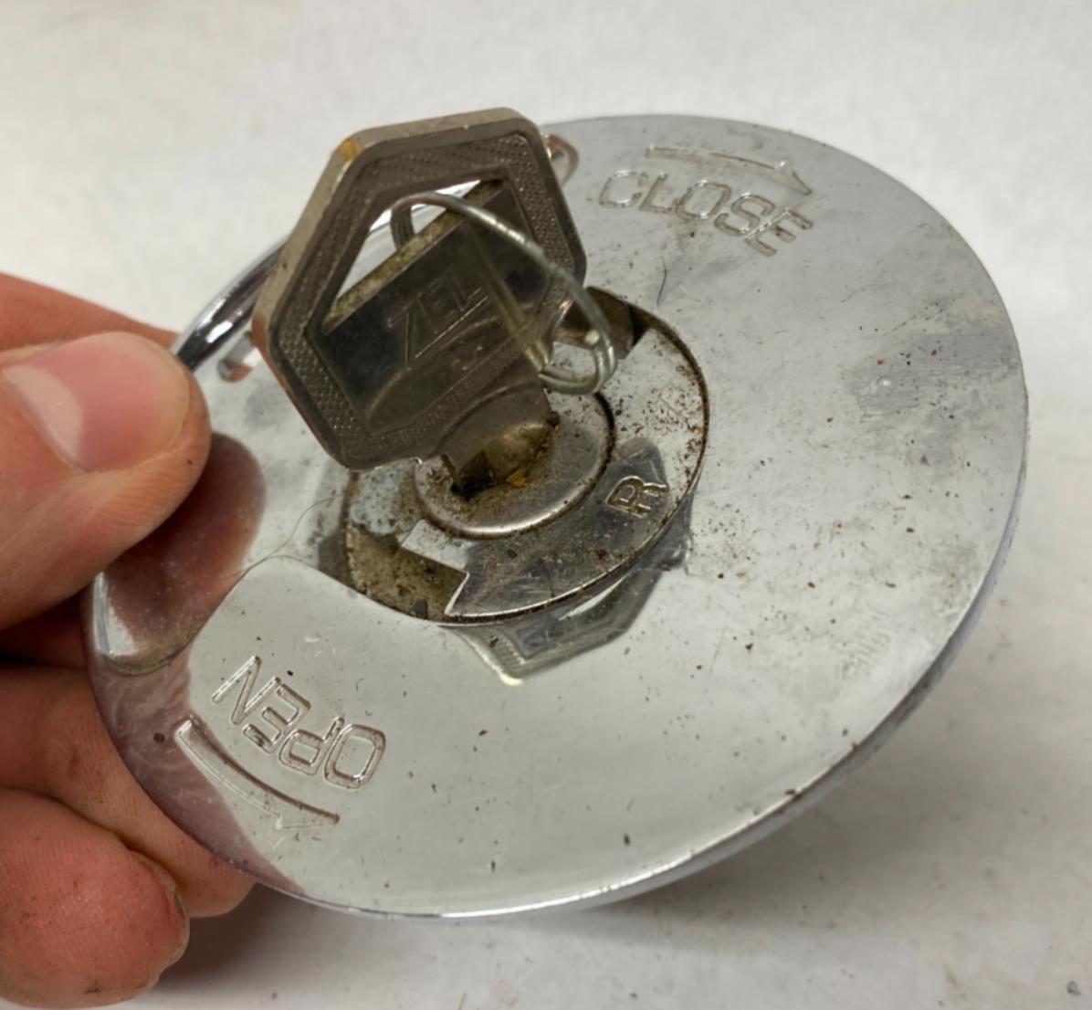 Harley Davidson Vintage ZEL Chrome Locking Gas Cap Cover Lid w/ Key
