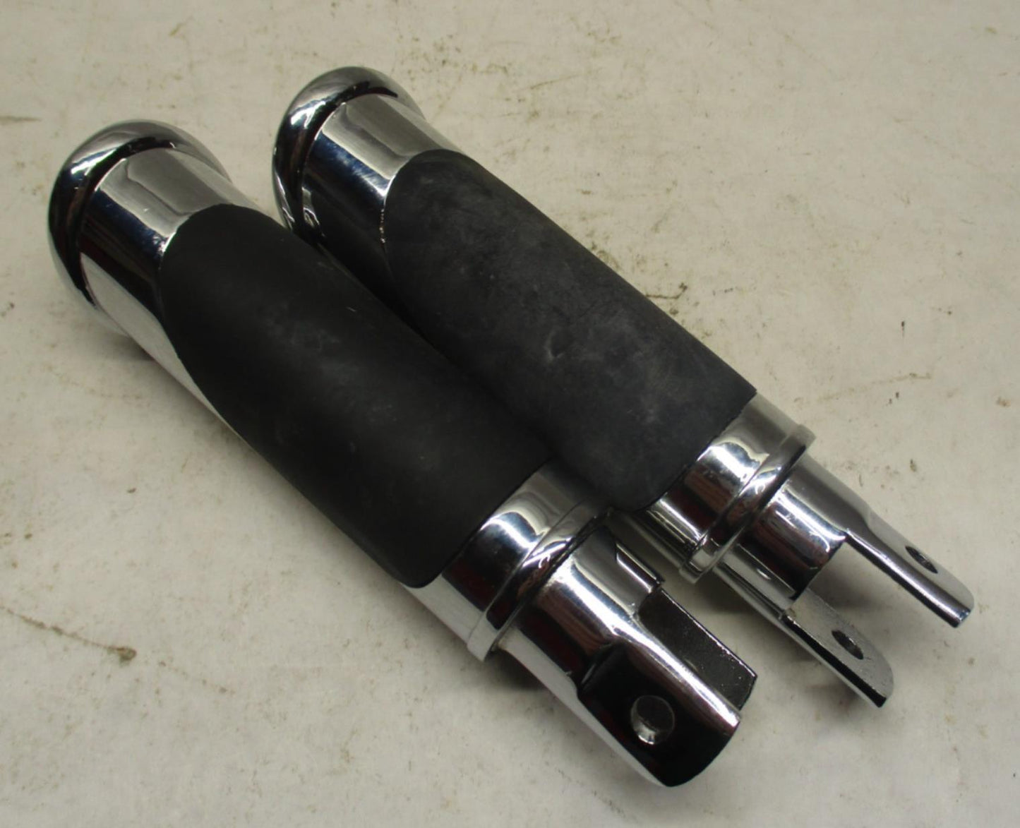 Pair of Harley Davidson Chrome Rubber Foot Pegs Foot Rests Female