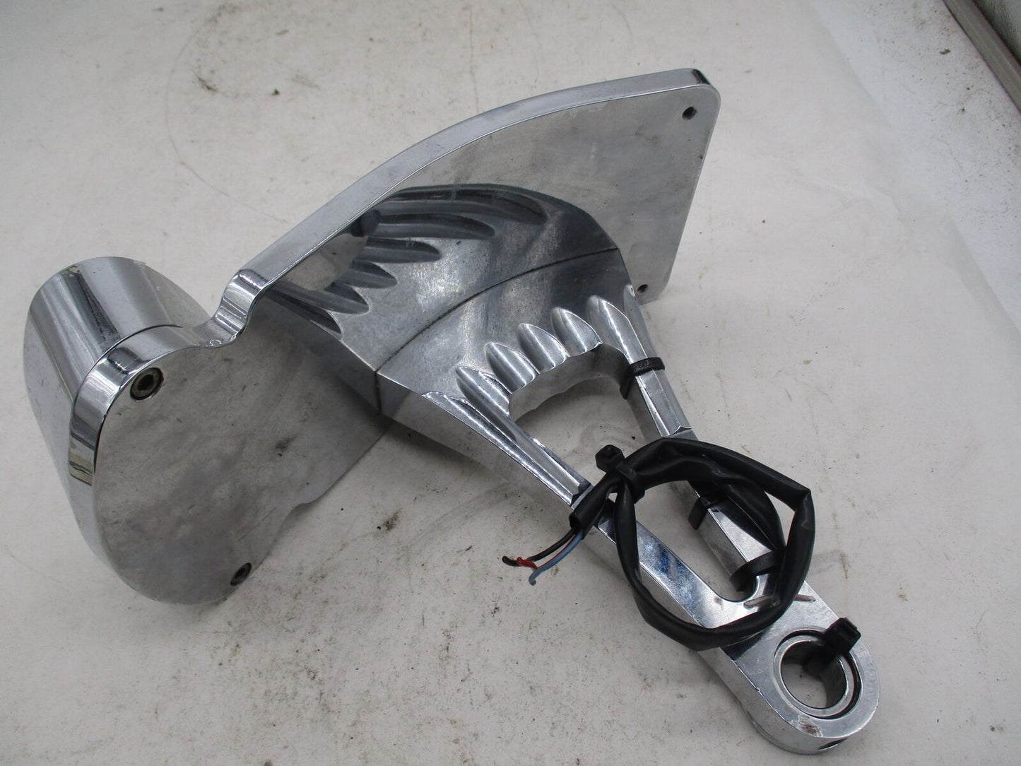 Harley Davidson Chopper Chrome Curved Axle Mounted Chrome License Plate Bracket