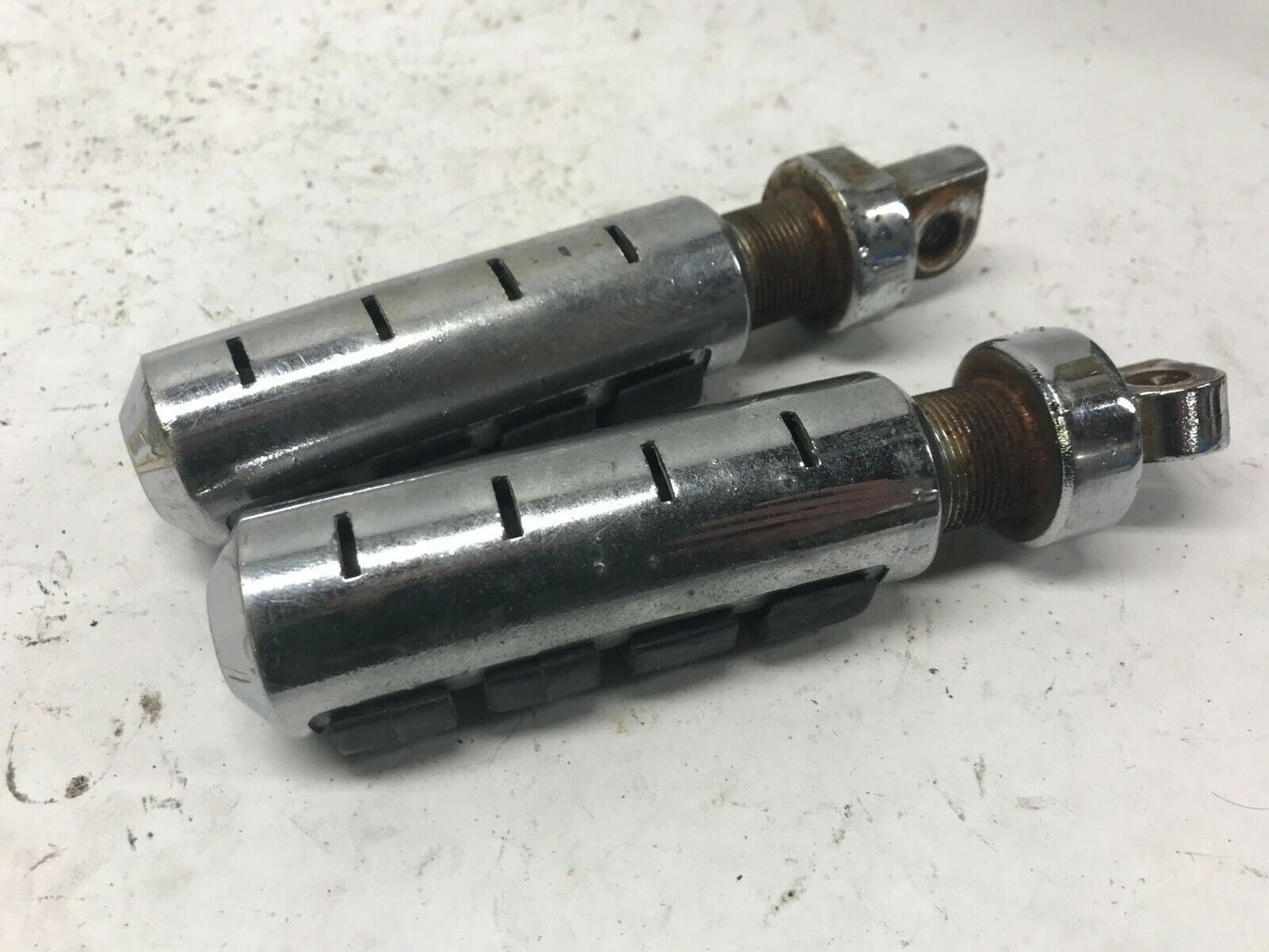 Pair (2) Original Harley Touring Highway Foot Peg Chrome Metal Rubber Shovelhead