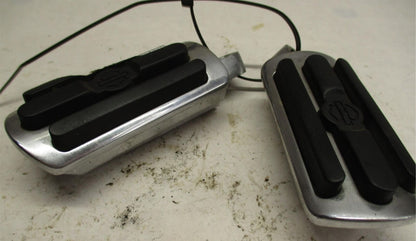 Genuine Harley Davidson Footpegs Chrome & 3 Rib Ribbed Angled Rubber Logo