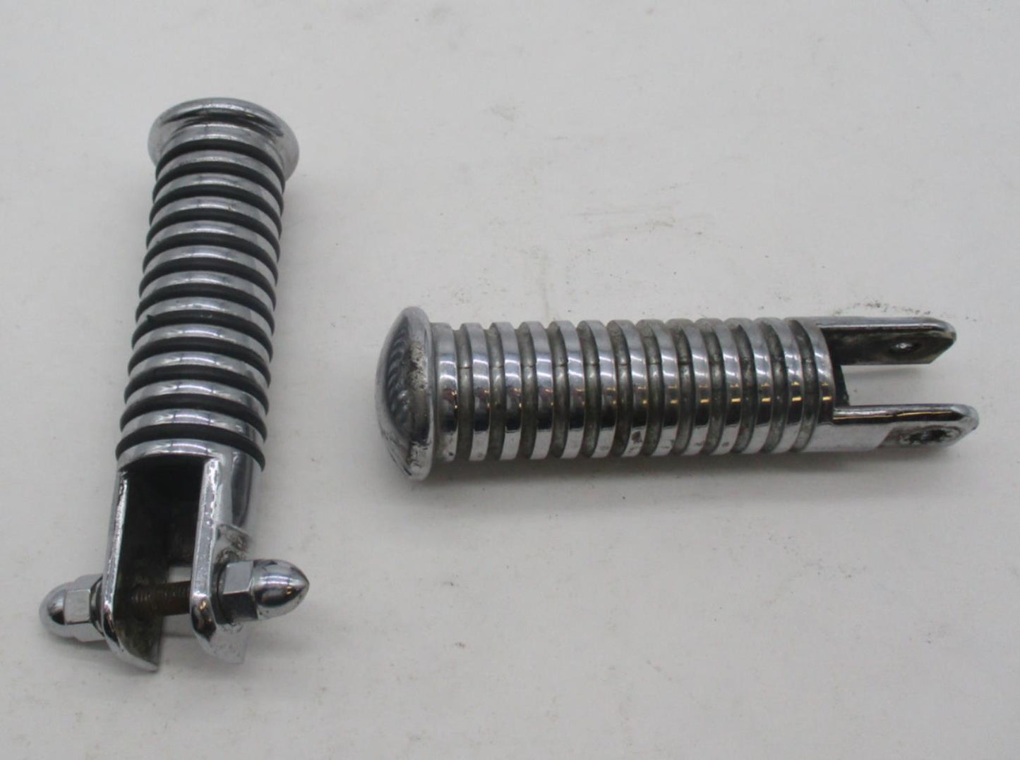Pair of Harley Davidson Chrome Ribbed Foot Pegs Female Type