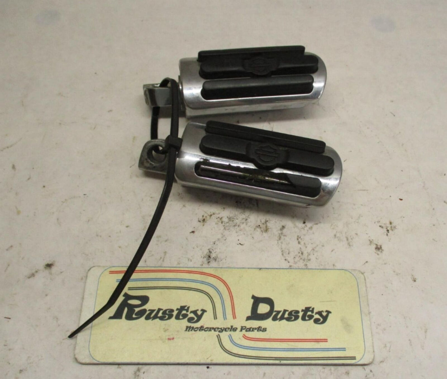 Genuine Harley Davidson Footpegs Chrome & 3 Rib Ribbed Angled Rubber Logo