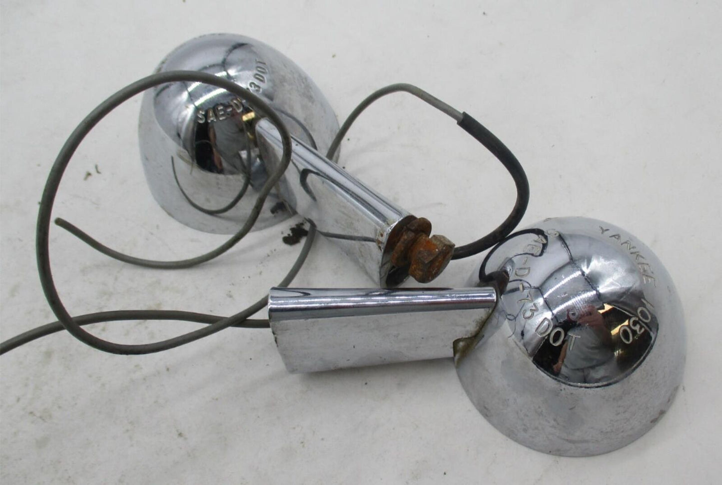 Pair of Harley Davidson Yankee 1030 Turn Signals w/ Standoffs Brackets Mounts