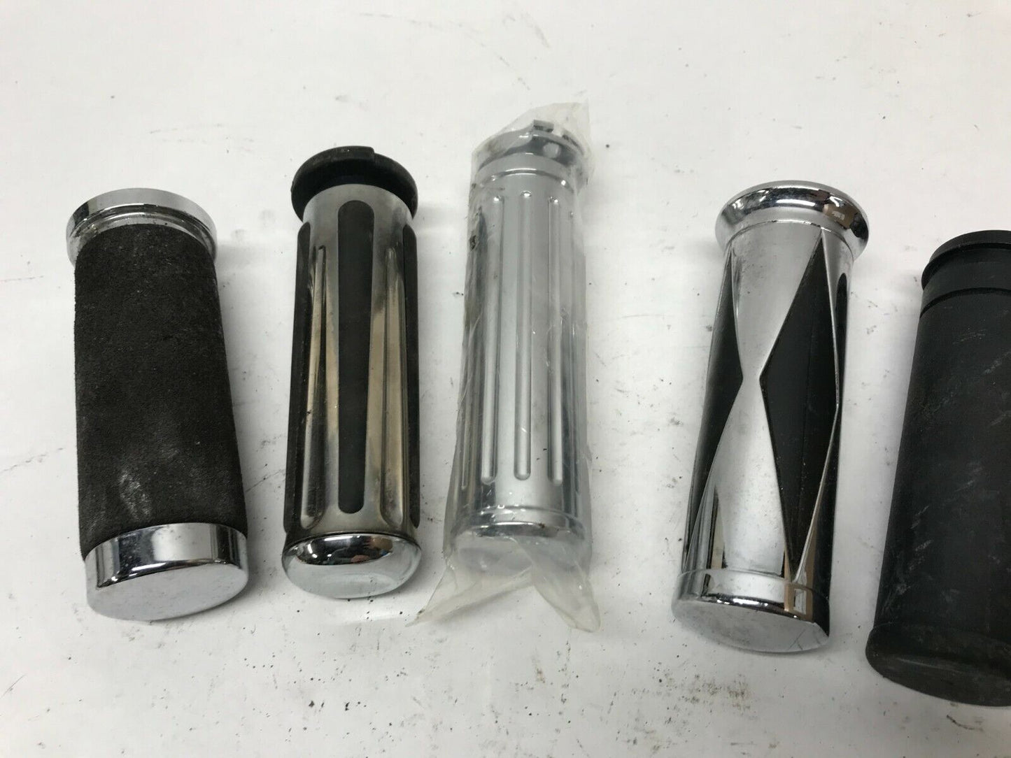 Mixed Lot of Harley-Davidson Handlebar Grips Throttle Chrome Diamond Ribbed
