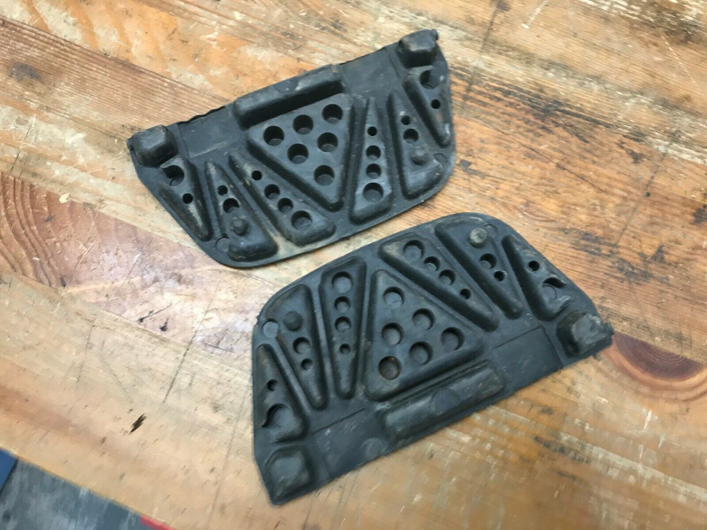 HARLEY DAVIDSON FL FLH Passenger TOURING Floor board Rubber INSERTS