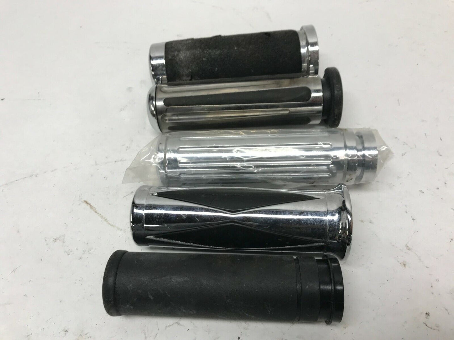Mixed Lot of Harley-Davidson Handlebar Grips Throttle Chrome Diamond Ribbed