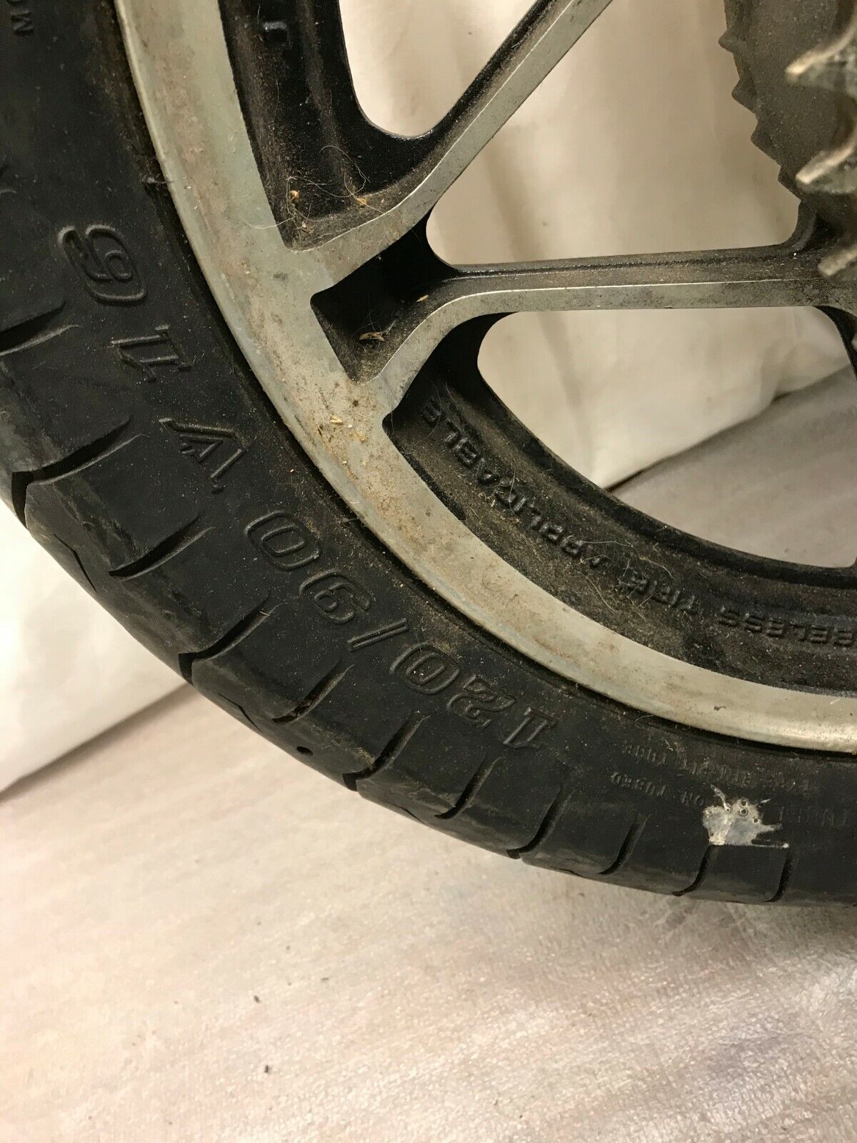 83 HONDA CB550 CB 550 SC NIGHTHAWK OEM REAR WHEEL RIM Tire 3X16 Dunlop k391