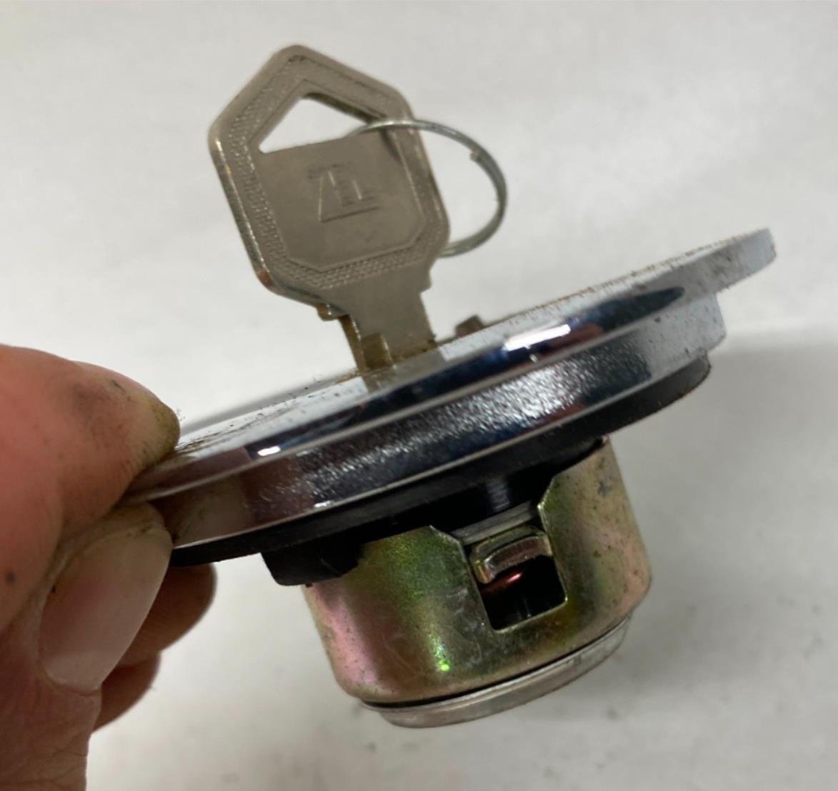 Harley Davidson Vintage ZEL Chrome Locking Gas Cap Cover Lid w/ Key