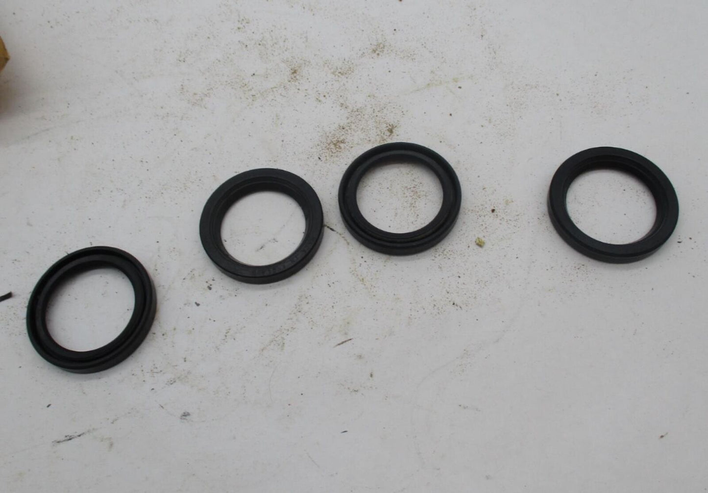 Lot of 4 CZ O-rings 6001736