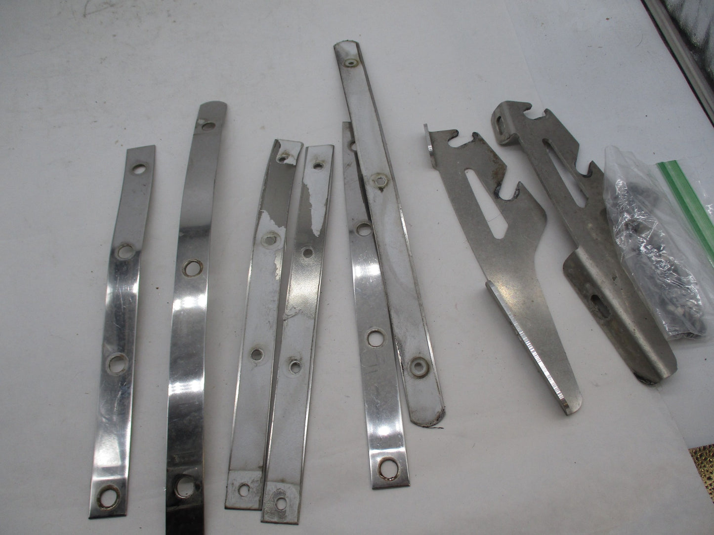 Harley 08-17 Dyna FXDWG Wide Glide Windshield Complete Hardware Bracket Kit
